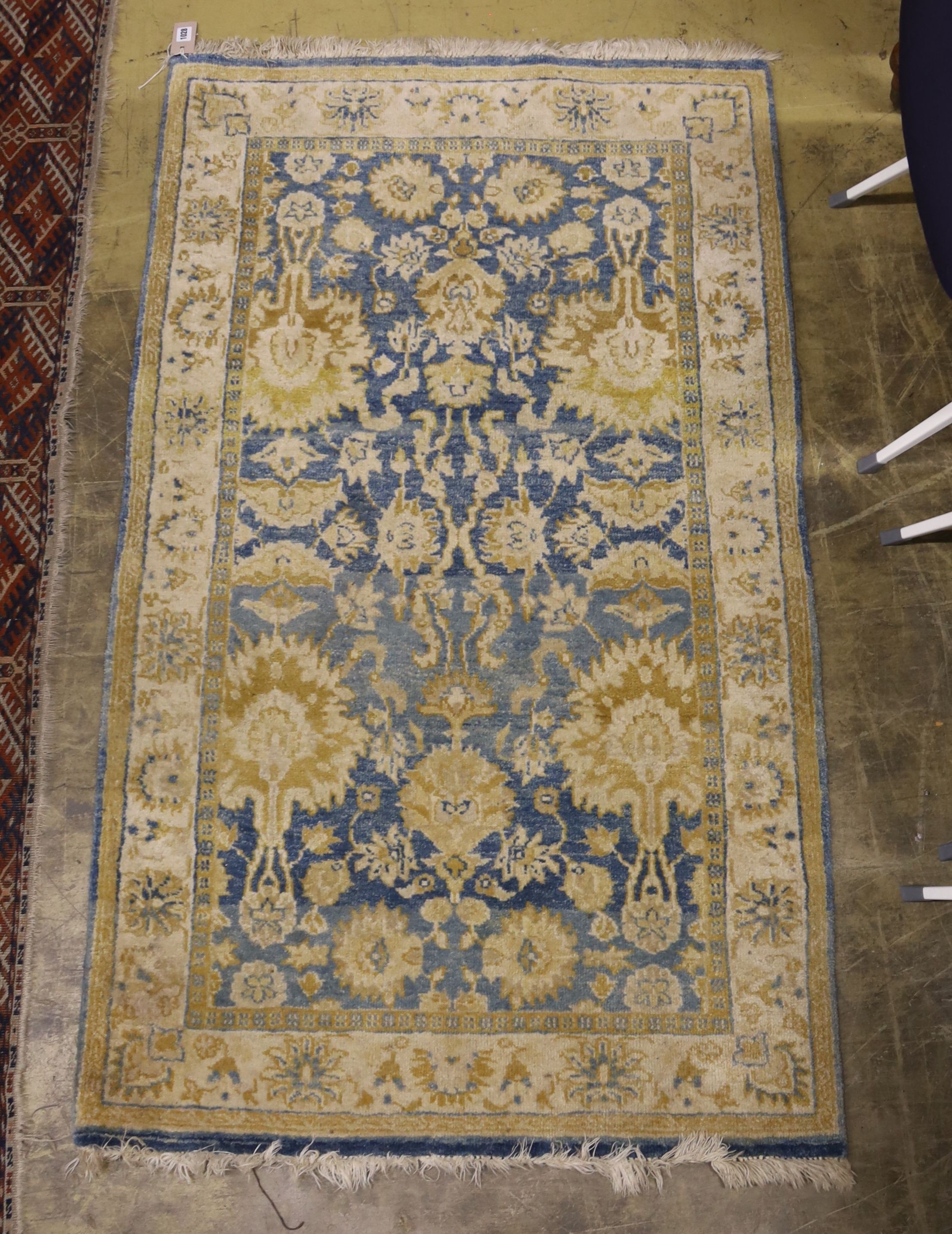 A Tabriz style rug, 150 x 90cm